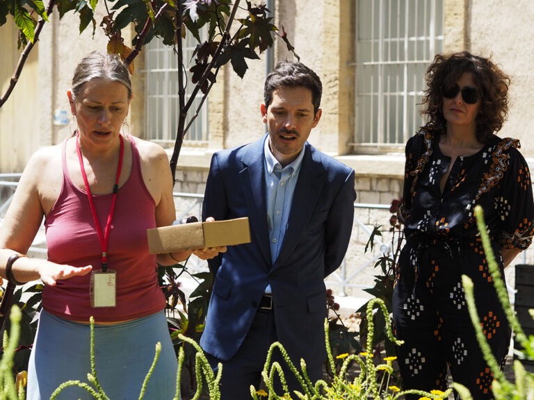 Visite du jardin avec les élus